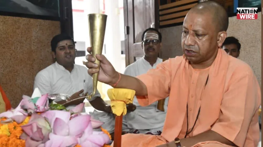 Sawan Ka Pehla Somvar : सावन के पहले दिन सीएम योगी ने गोरखनाथ मंदिर में किया रुद्राभिषेक और हवन